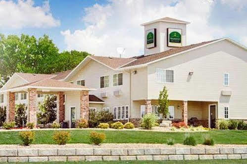 Wamego Inn And Suites エクステリア 写真